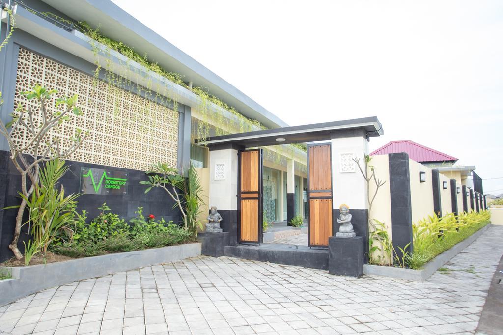 V Canggu Dormitory Exterior foto